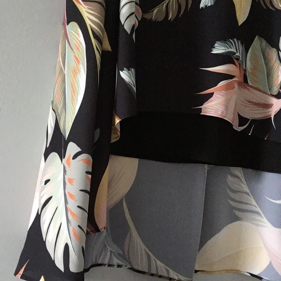 *LIKE NEW* Melanie Lyne Palm Print Sleeveless High-Low Blouse Size 8 - Picture 3 of 11